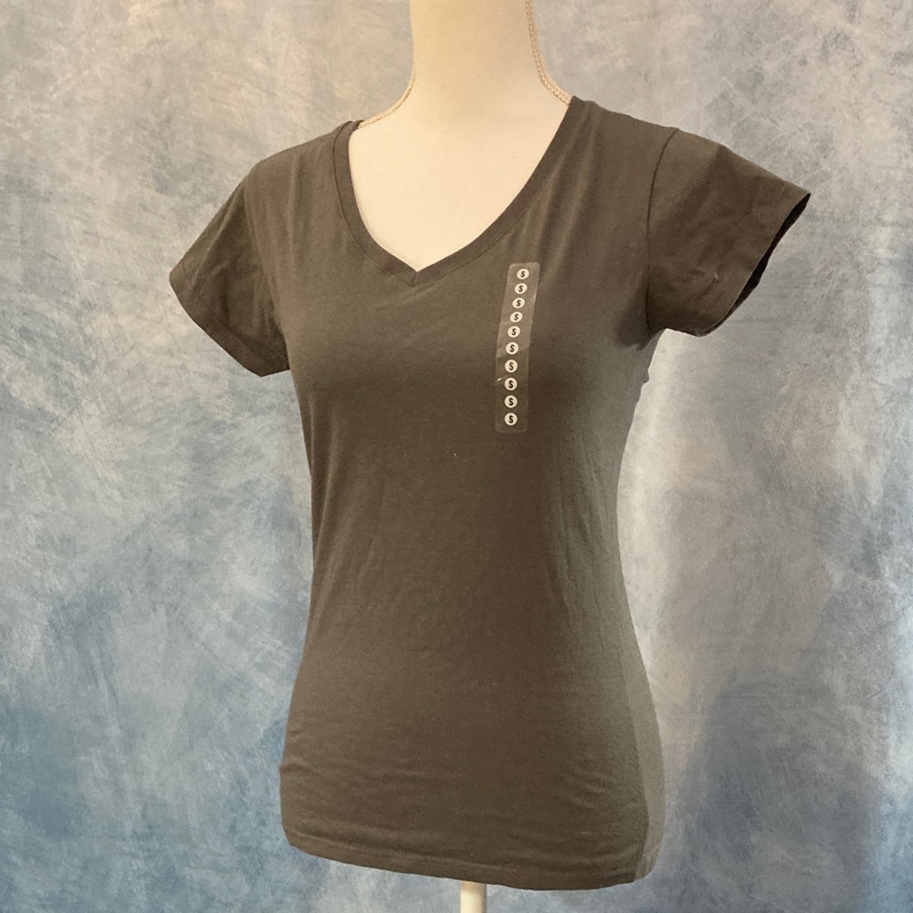 😍Best Price😍 NWT Anvil Small Dark Gray V-Neck Short Sleeved Tee Long Length